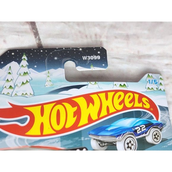 Chrysler Pacifica - Hot Wheels Holiday Mix 2022 - 1/5 Ice Rally Mattel Die-cast - Picture 3 of 16